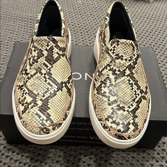 VIONIC KEARNY PLATFORM SLIP ON SNEAKER Ivory Leather Snake 6 Wide - Picture 2 of 7